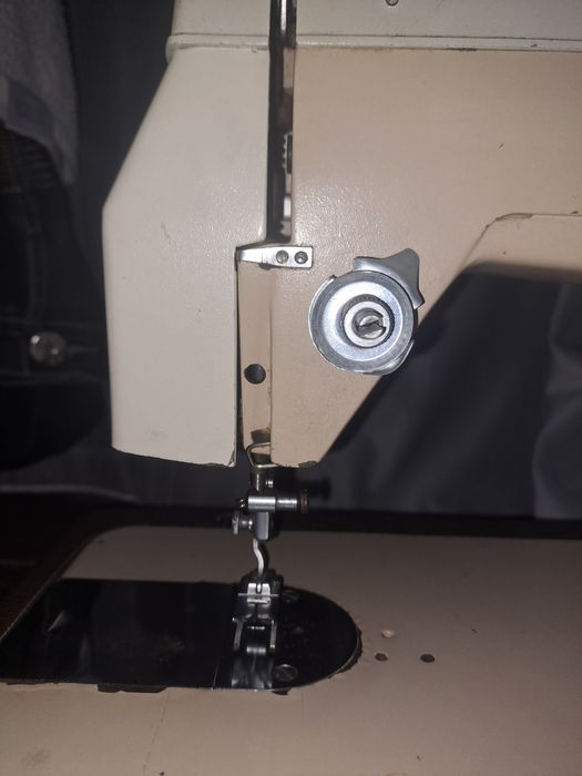 Продам швейную машинку