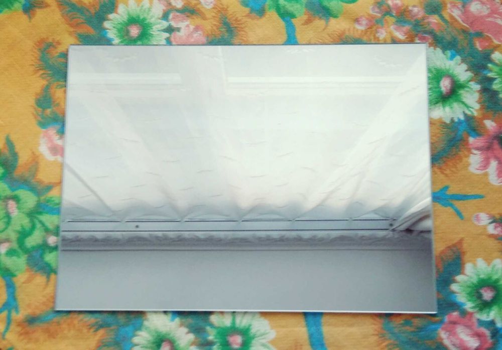 Огледало 40см./30см. Влагоустойчиво. За мокри и сухи помещения. Ново.