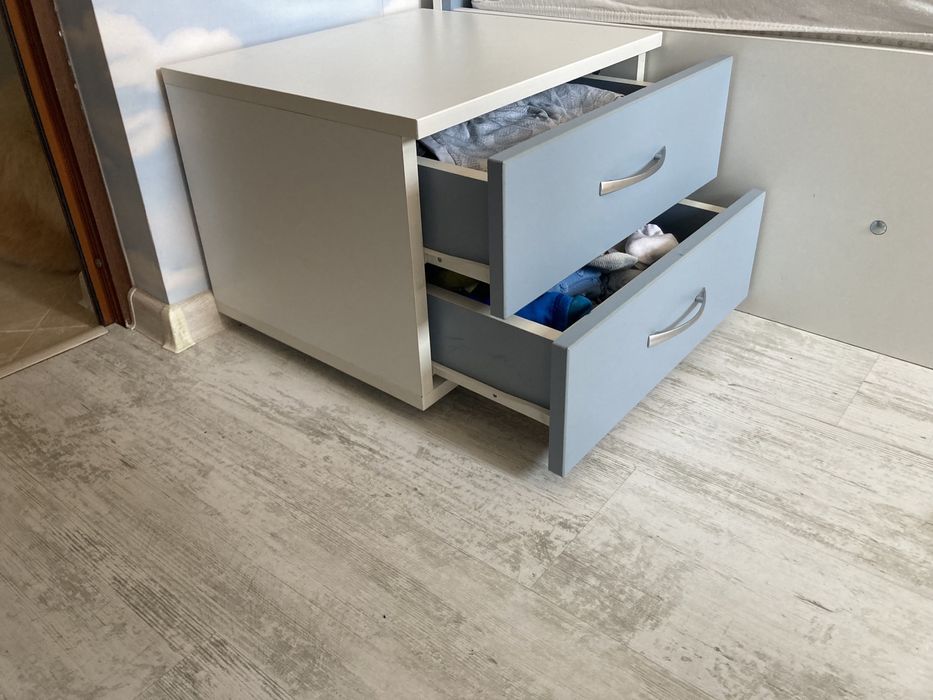 детски креват с нощно шкафче