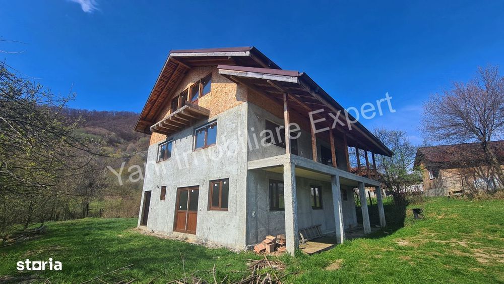 Casă de vacanță de vânzare în comuna Corbi, județ Argeș.