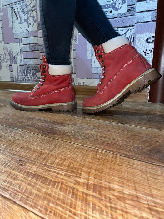 Продам ботинки женские.