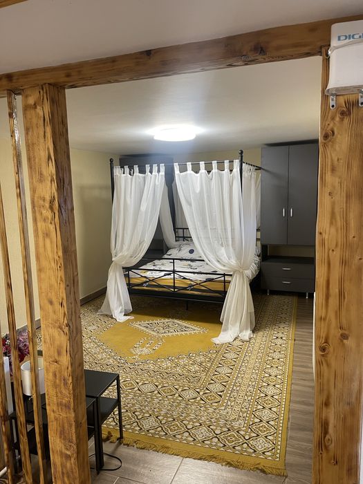 inchiriez apartament 2 camere (60 mp) intr-o casa cu curte comuna