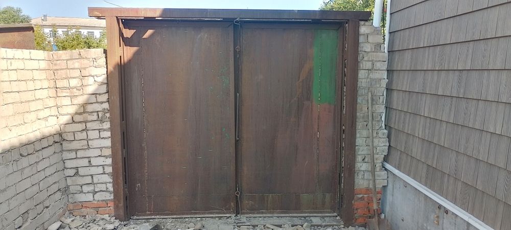 Продам гаражные ворота