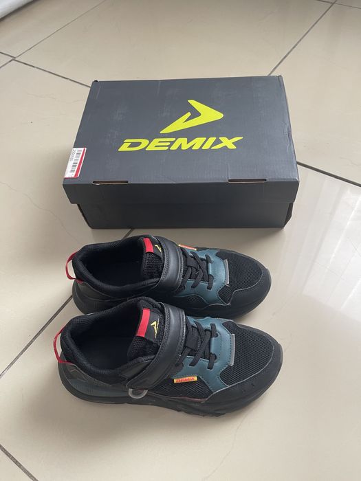 Продам обувь на подростка.