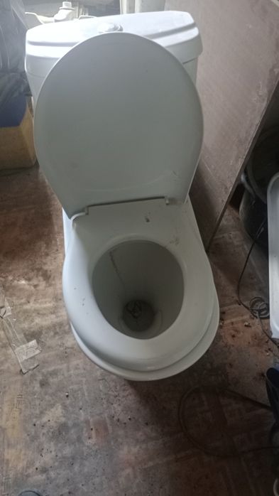 Унитаз в отличном состоянии.