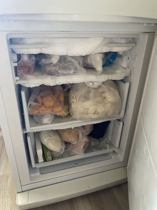 Холодильник indesit