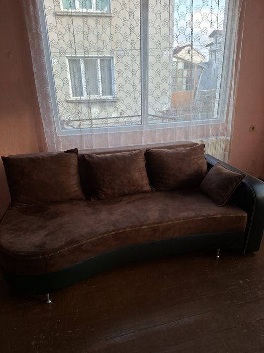 Продавам голям разтегателен диван.