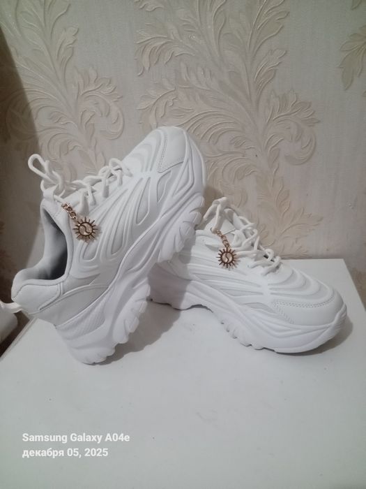 Продам срочно Кроссовки