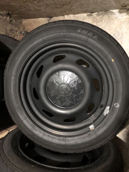 Продам новую резину на штампах гранта 195/55/15