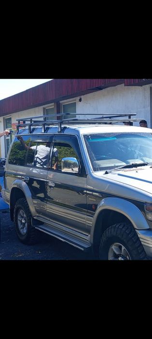 Багажник на машине