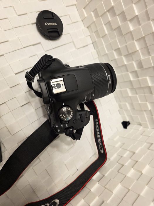 Aparat foto Canon EOS 2000D