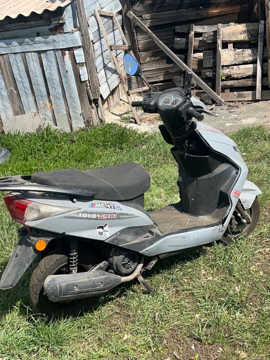 Скутер Toyo 200.