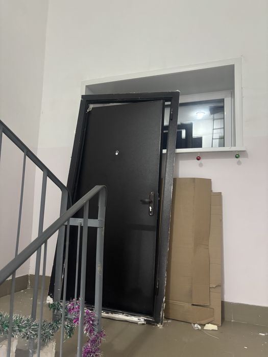 Продам входную дверь