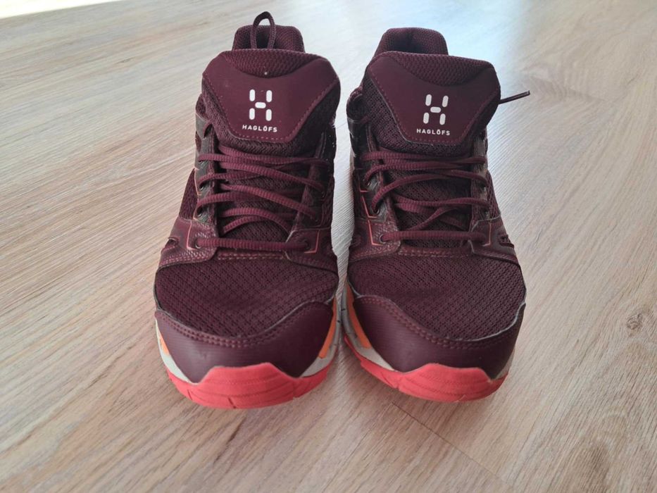 Дамски туристически маратонки Haglofs