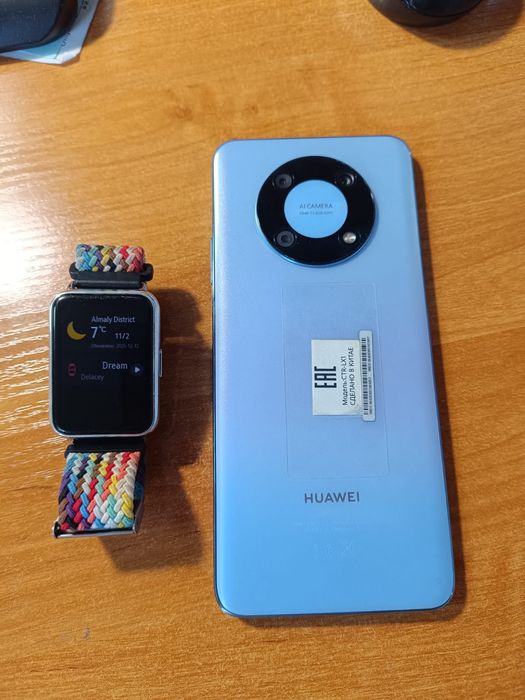Продам телефон Huawei y90 часы.
