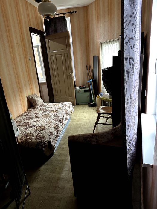 Дава се под наем Етаж от къща в Пловдив, Център - 106 кв.м за 329900 € - Снимка #2