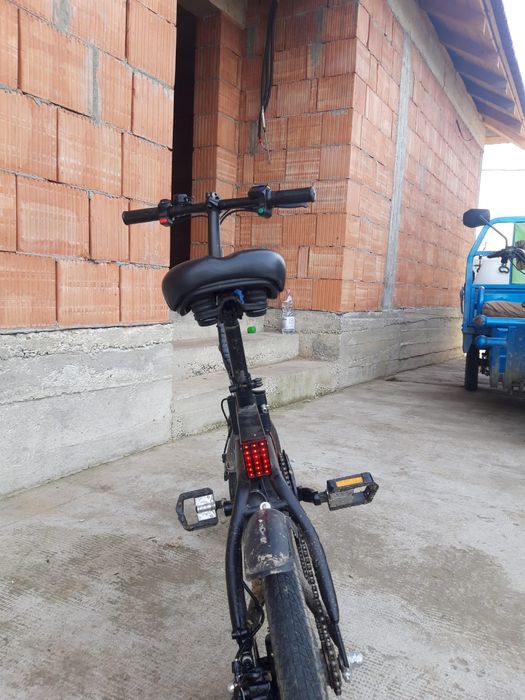 Vând bicicletă electrică