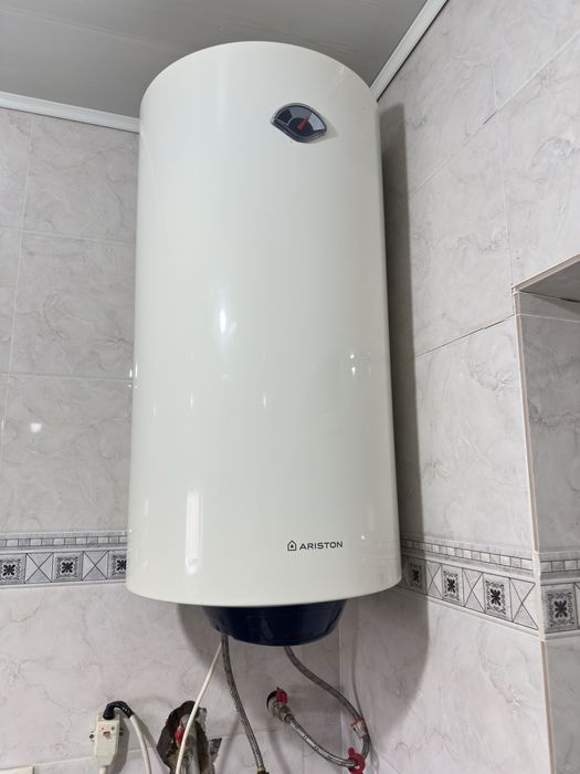 Продам водонагреватель Ariston