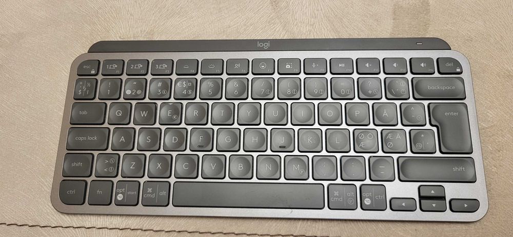 logi MX Keys Mini  fuctonala 165 lei fara alte accesori