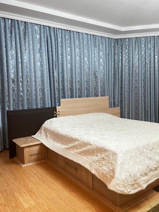 Двуспальная кровать с ортопедическим матрасом