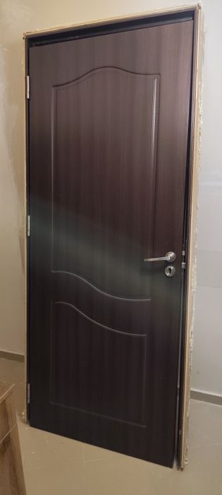 Интериорна врата с каса