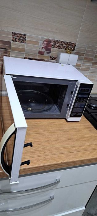 Cuptor cu microunde Sharp