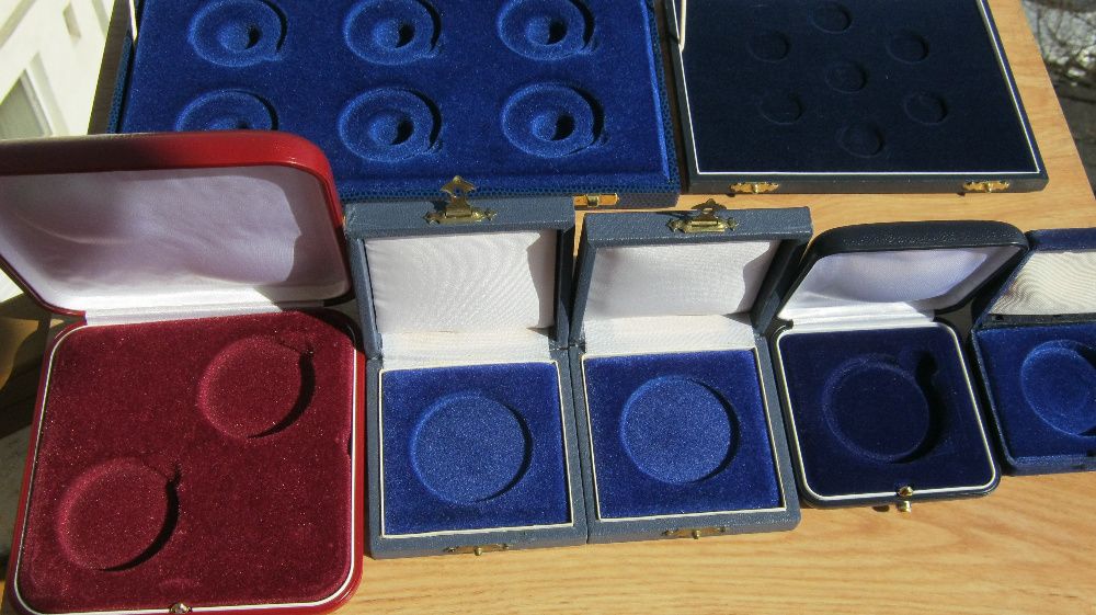 Carcase,etuiuri,monede.