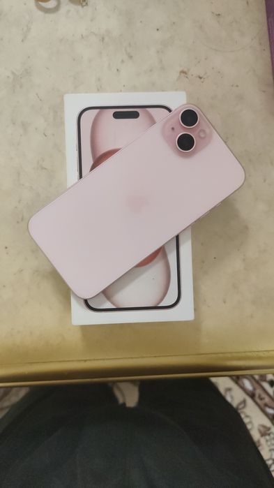 IPHONE 15 plus pink 128 GB 84 %