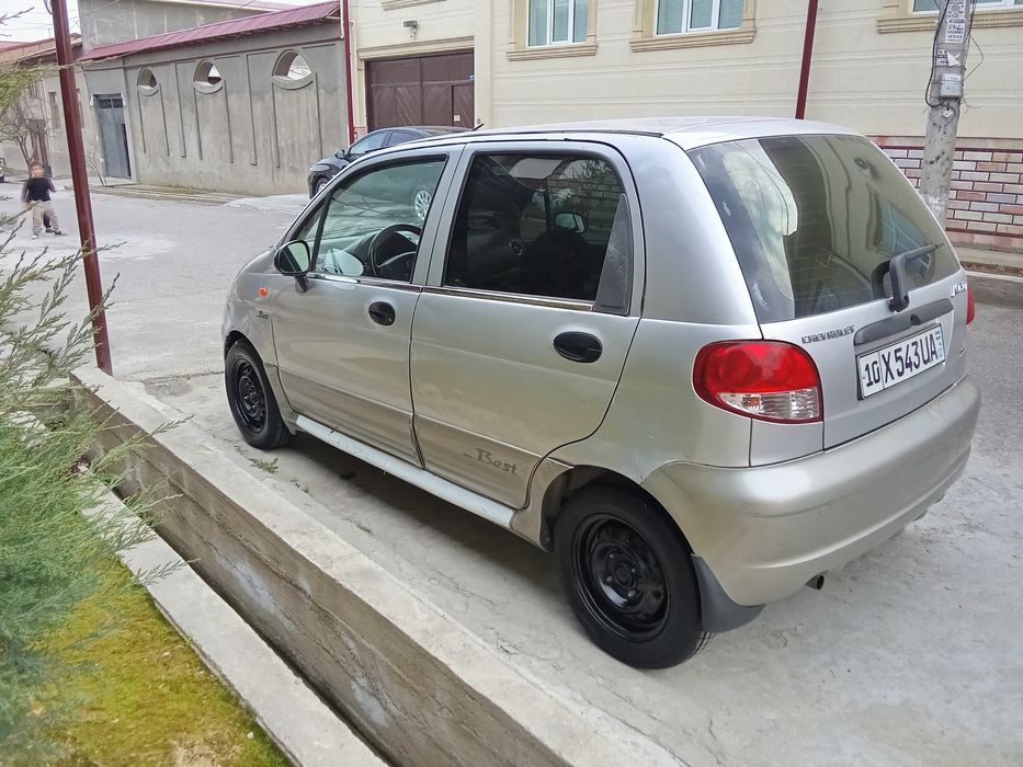 Moshina sotiladi naxtka