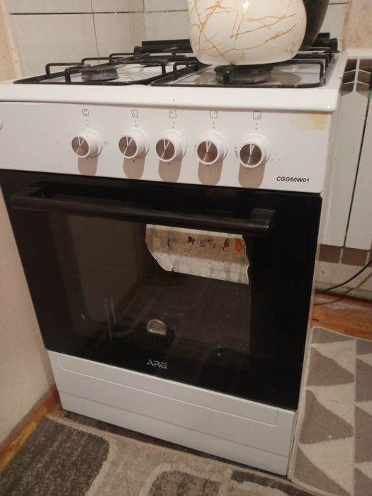 Продам газ плиту в отличном состоянии