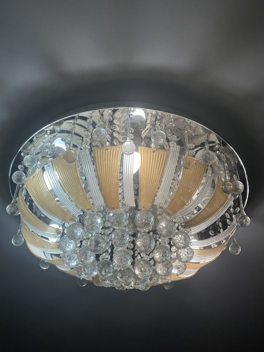 Люстра с 8 лампочками