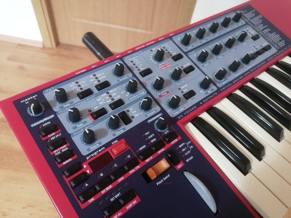 Nord Lead 2X virtual analog orga pian sintetizator
