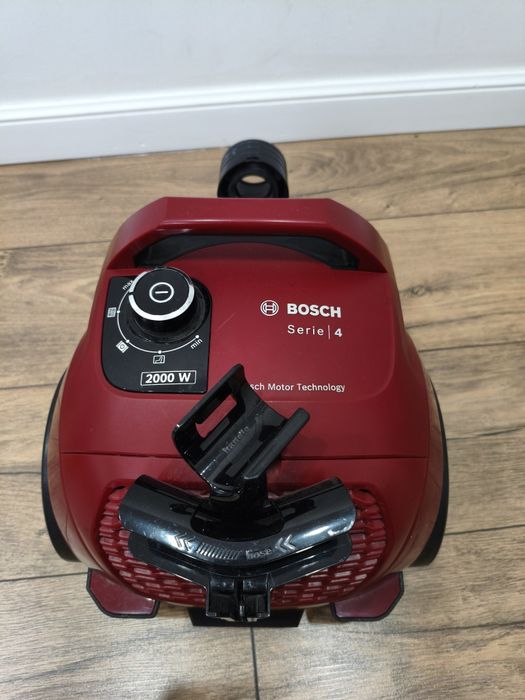 Пылесос Bosch Serie 4 BGS21WX200