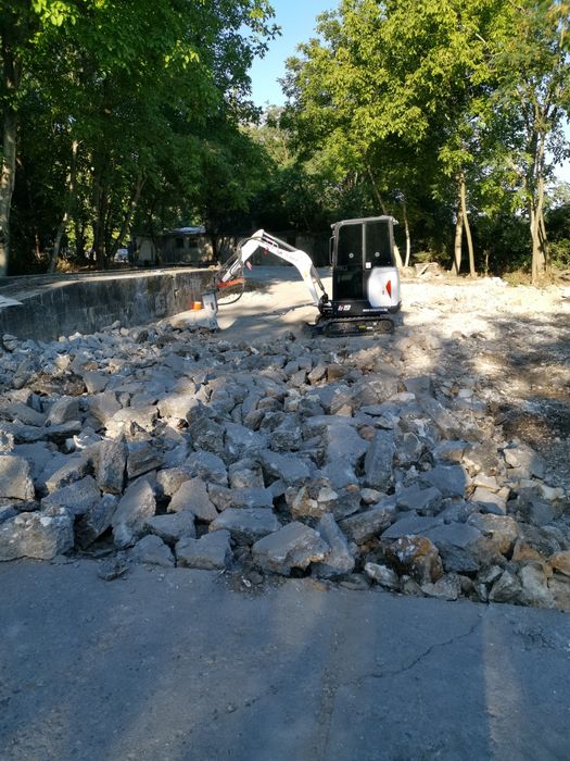 Услуги с багер,челен товарач и самосвал