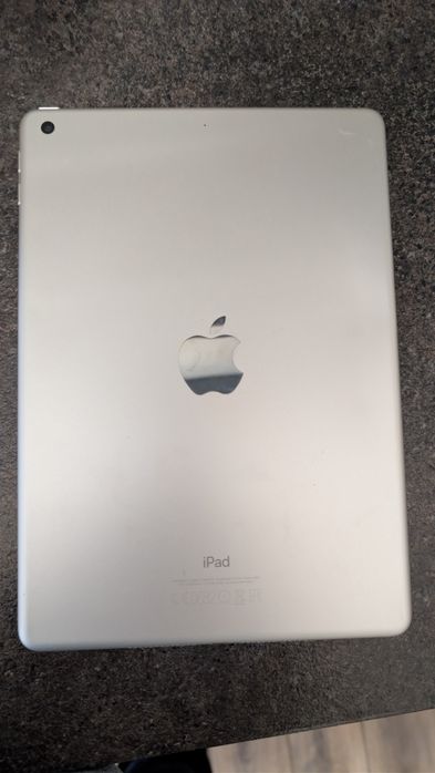 iPad 5th generațion  32 gb Cadou un smartwatch Amazfit