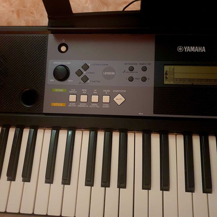 Синтезатор YAMAHA PSR-E233