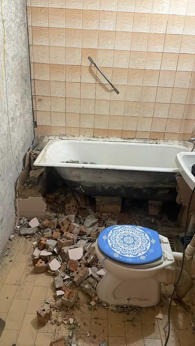 Къртене и извозване на бани, кухни и всичко останало