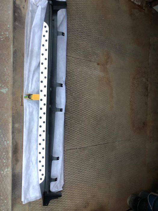 Продаю накладку порога подножки