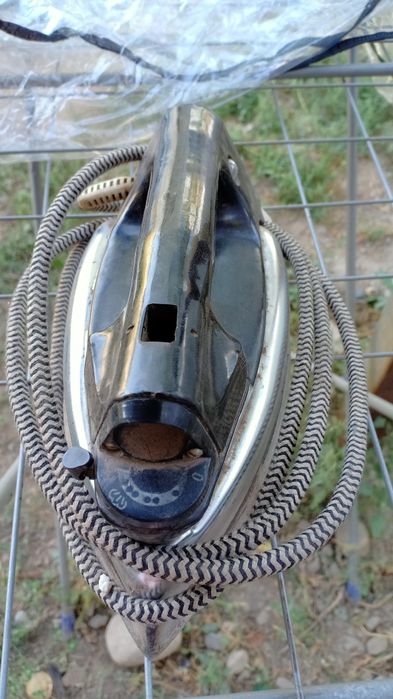 Советский паровой утюг