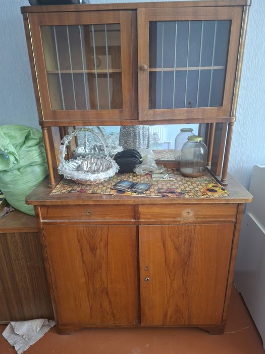 Продаётся старинный шкаф в отличном состоянии