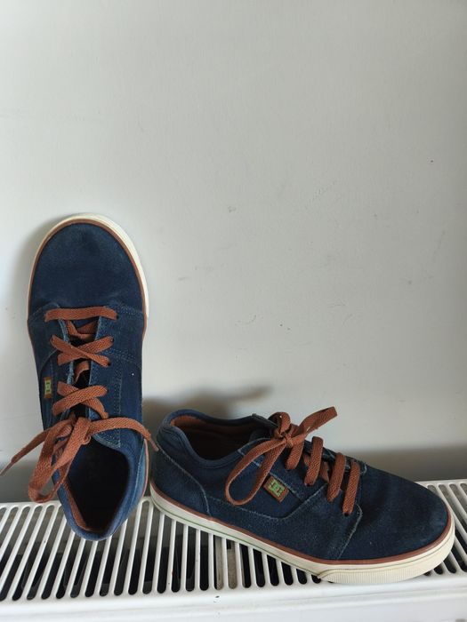 Кецове DC SHOES
Номер - 35 
Още снимки в коментари, след одобрение.
Изпращам с Еконт !