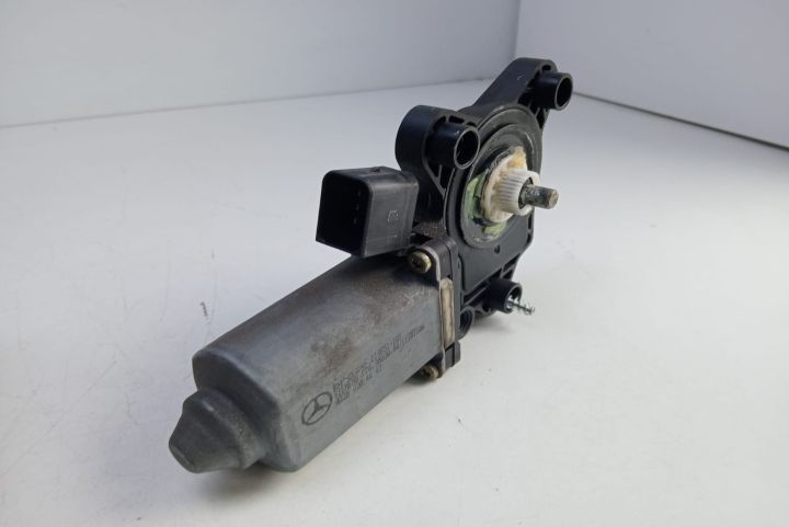 Motoras macara stanga fata A2208204642 Mercedes-Benz C-Class W203