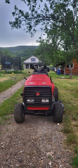 Tractoras de tuns iarba