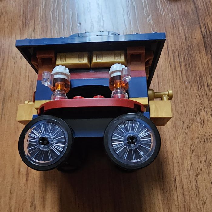 Зглобено оргинално лего.