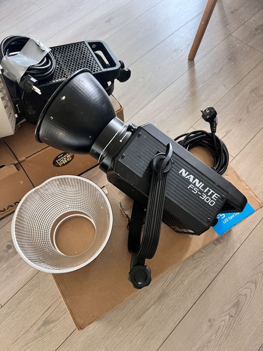 Nanlite Fs-300 x2  Nanlite Fl-20g fresnel