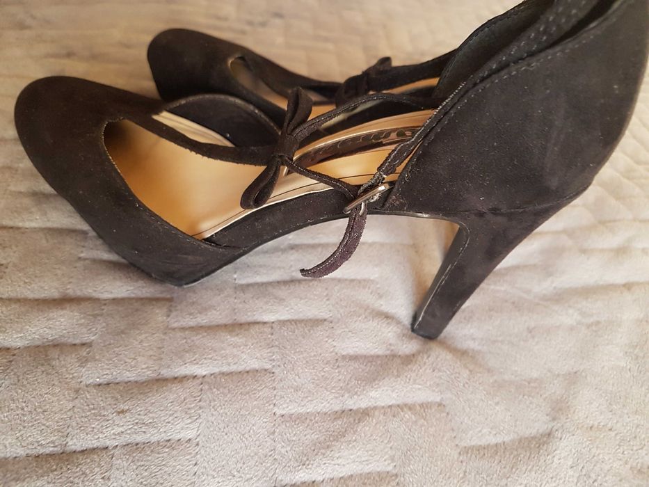 Обувки велурени официални черни.