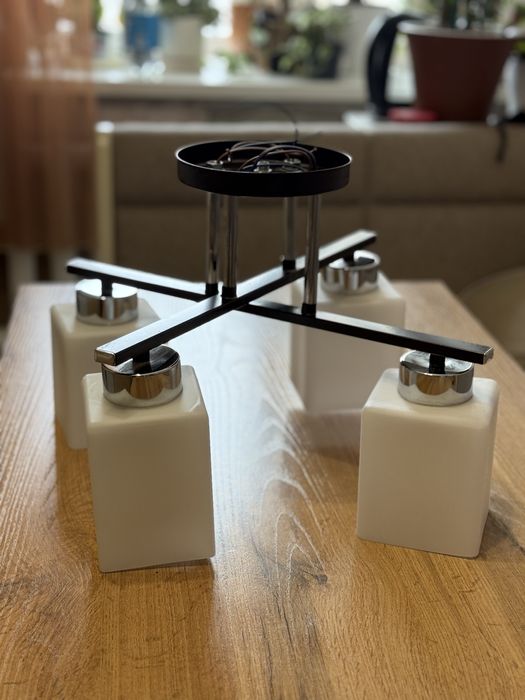 Люстра с 4 плафонами