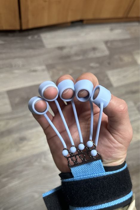 Тренажер для пальцев