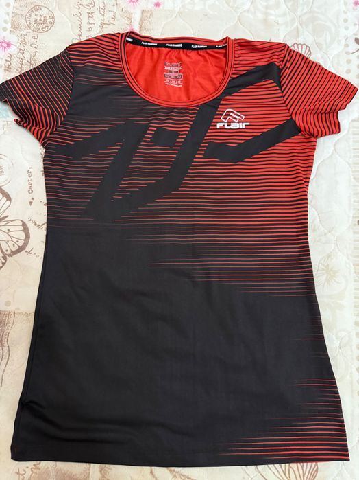 Спортен комплект Flair в 3 части клин, бюстие, тениска