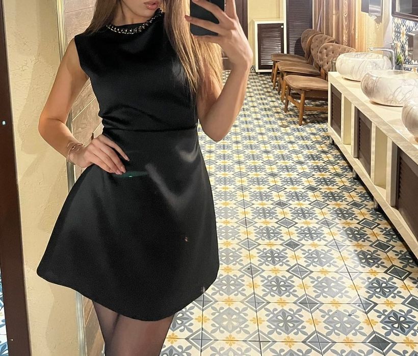 Черна рокля Зара